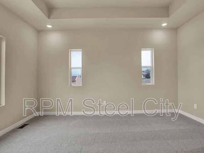 Building Photo - 753 S Laurue Dr