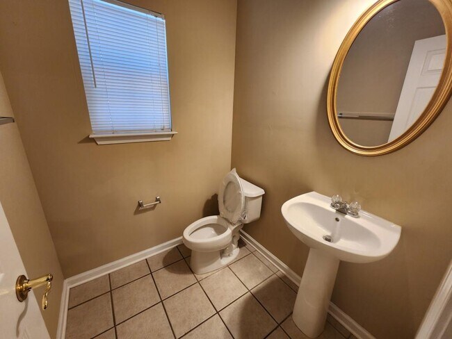 Building Photo - 1594 Overview Cir SW