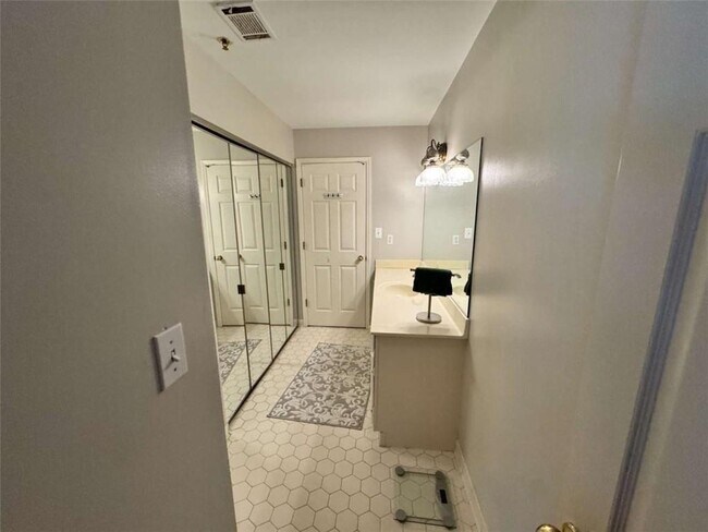 Building Photo - 3201 Lenox Rd NE