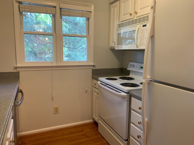 Building Photo - 2 Bed | 2 Bath Condo In Raleigh with Large...