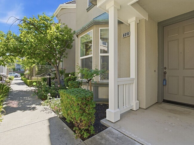 Building Photo - 6010 Hillbrook Pl