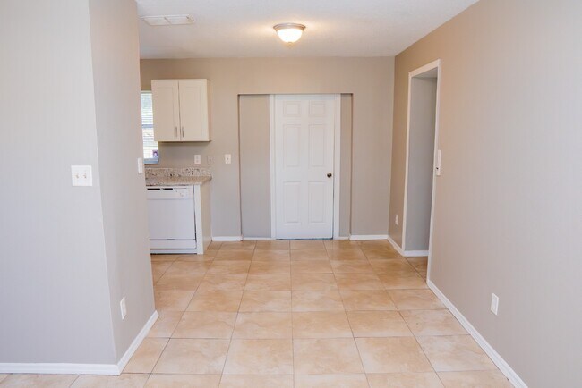 Building Photo - 1483 Elderton Dr