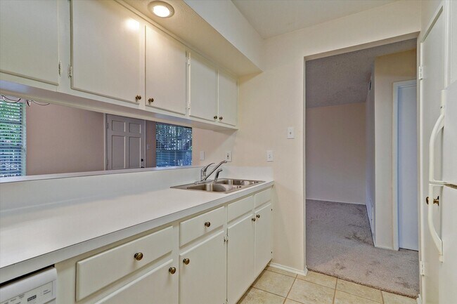 Building Photo - 3131 Southwest Fwy