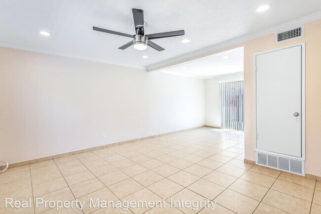 Building Photo - 3 br, 2.5 bath House - 1045 Clark St