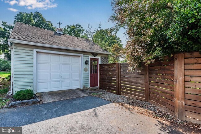 Building Photo - 710 Fishburn Rd