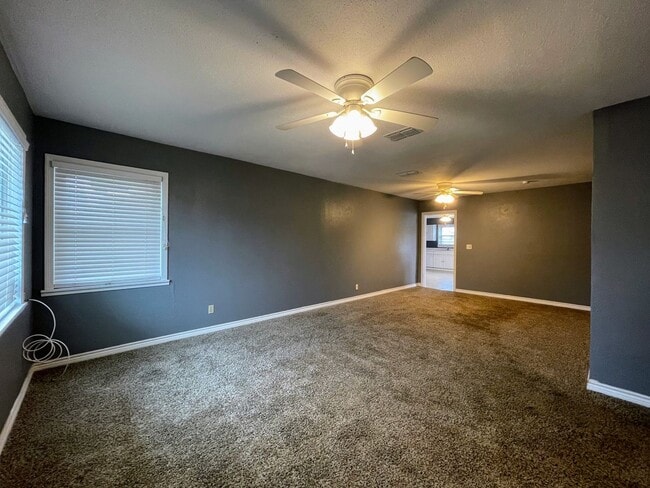 Building Photo - Charming 2-Bedroom Single-Family Home – Perfect for Comfort & Convenience!