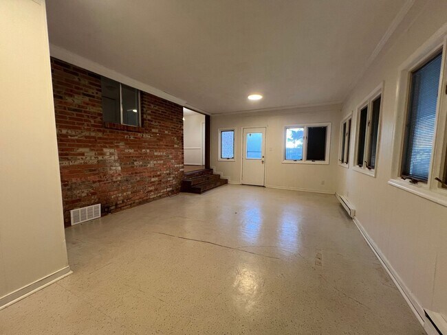 Building Photo - 9623 Quioccasin Rd