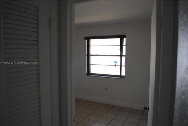 Building Photo - 17255 SW 95th Ave