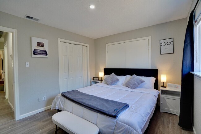 Building Photo - 4010 Oak Terrace Ct