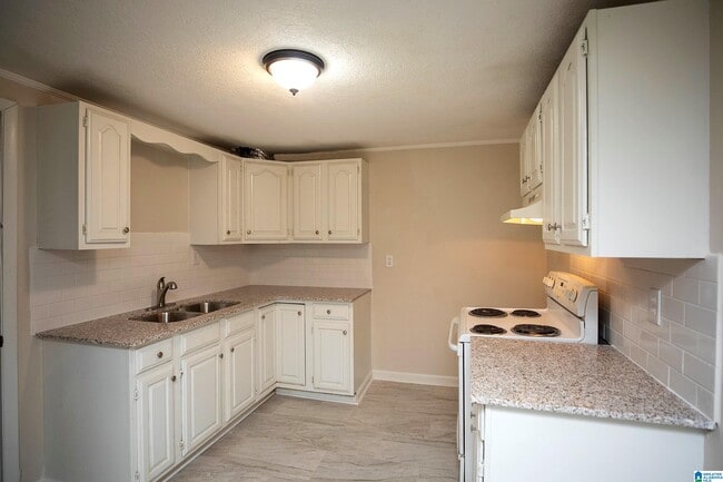 Building Photo - 1133 7th Ave