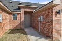 Building Photo - 7627 Woodford Ave