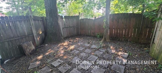 Building Photo - 413 N Hancock St