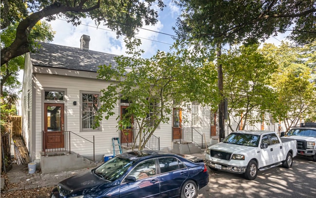 Interior Photo - 1212-1226 Bordeaux St