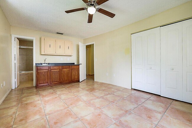 Building Photo - 2346 Caroma Ln