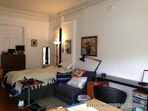 Building Photo - 1061 Beacon St