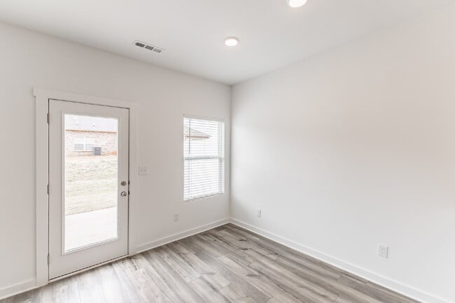 Building Photo - "Charming Newly built 3-Bed Townhouse Retreat with Granite Elegance in Prime Huntsville Location!"