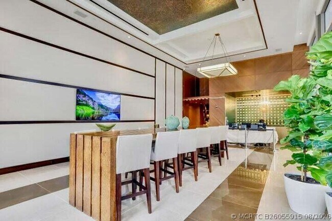 Building Photo - 5875 Collins Ave