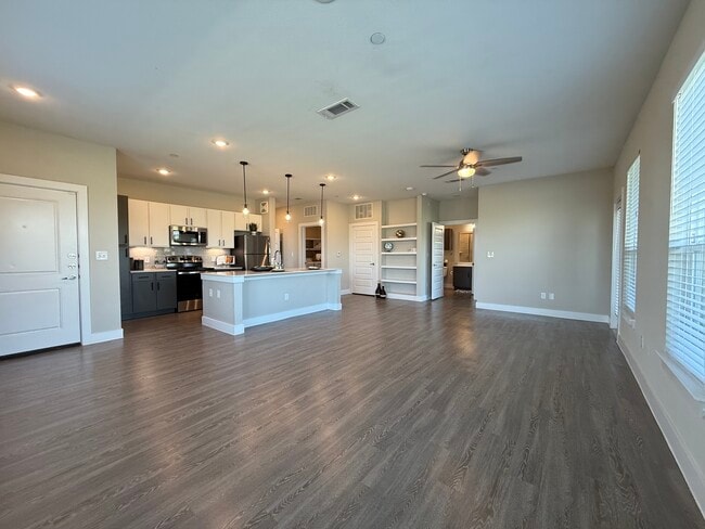 Building Photo - 3144 Gorge Way