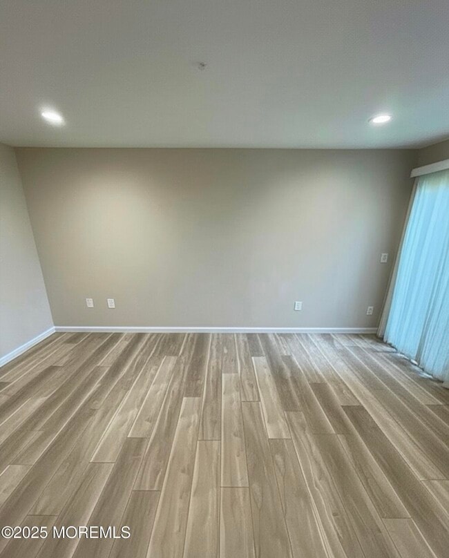 Building Photo - 27 Meadow Green Cir