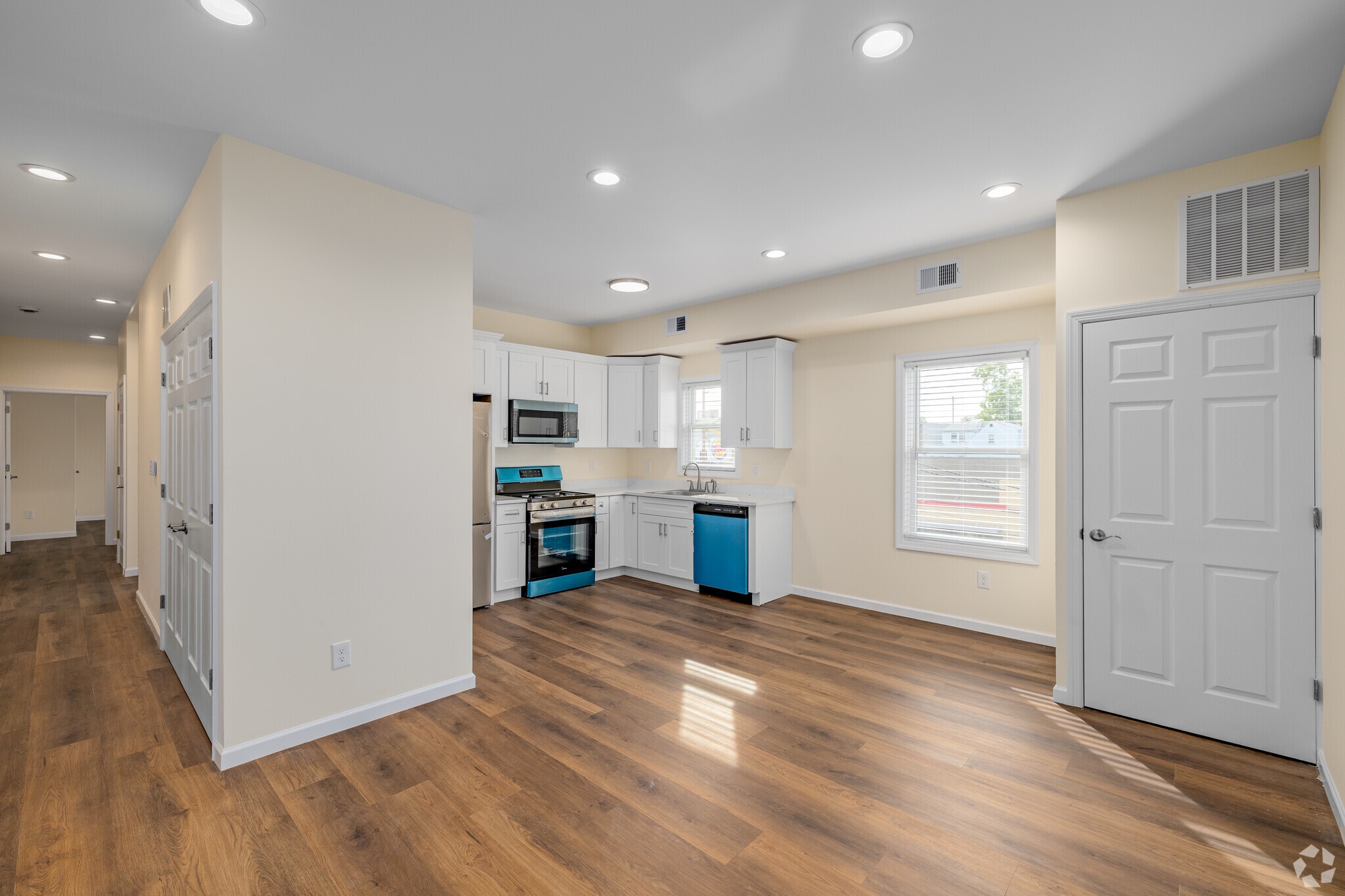 2BR, 1BA - 809SF - Kitchen/Living Room - 431-435 Morris Ave