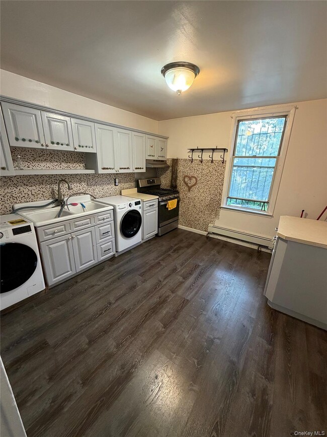 Building Photo - 4529 Carpenter Ave