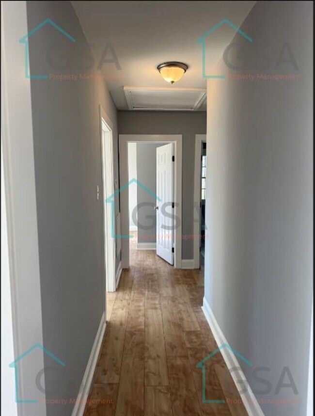 Building Photo - 3 Bedroom 2 Bathroom Home Minutes from Downtown Spartanburg