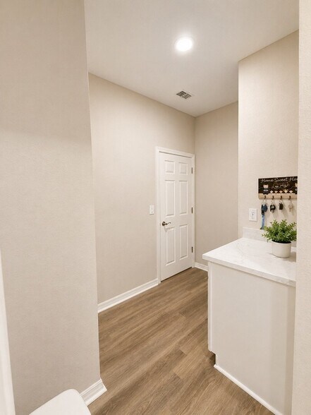 Building Photo - 10682 SW 76th Ct