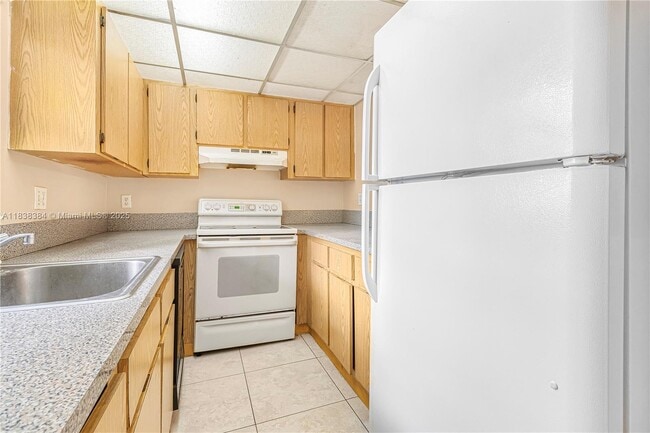 Building Photo - 1630 Sandpiper Blvd