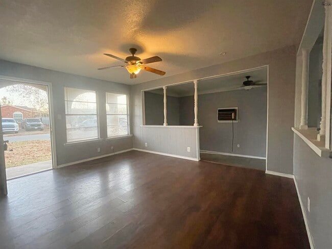 Building Photo - 1226 Bandera Blvd