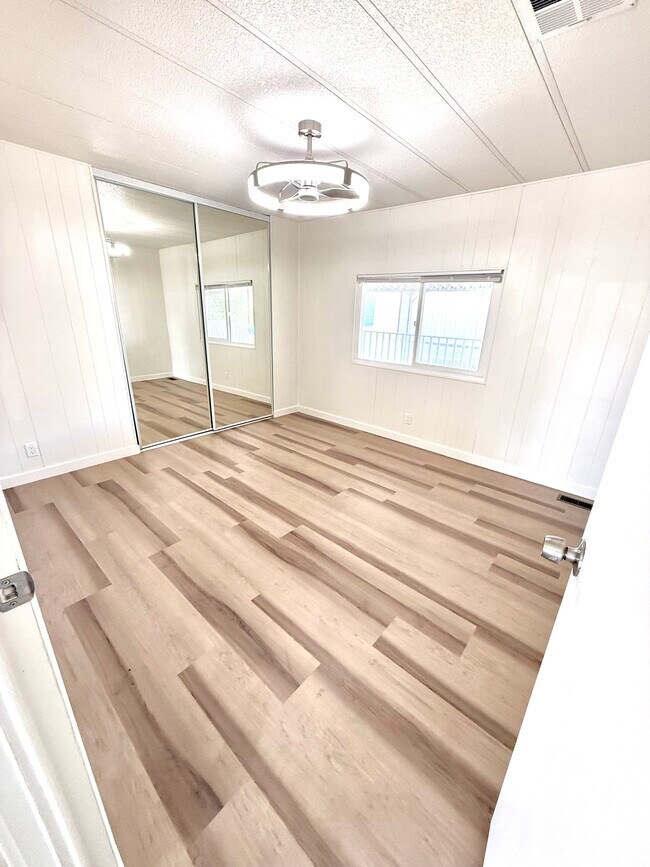 Building Photo - 500 Rancheros Dr