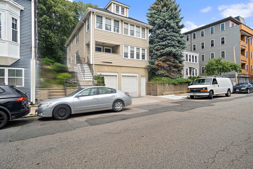 Building Photo - 398 E 8th St