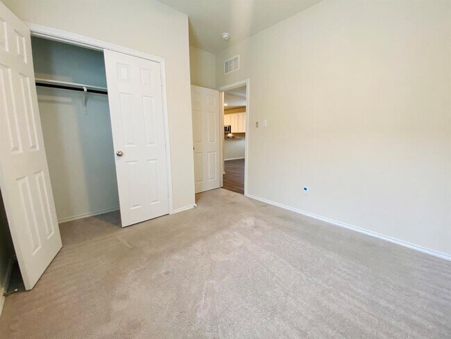 Building Photo - 238 Cascata Way