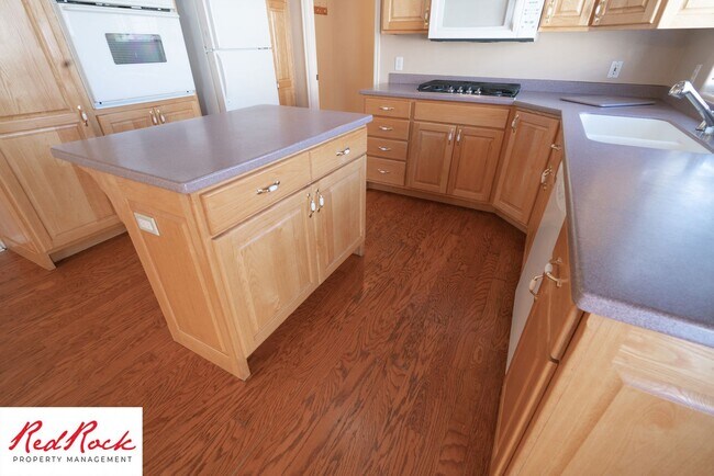 Building Photo - Pet Friendly - 4 Bed 2 Bath for rent in St. George