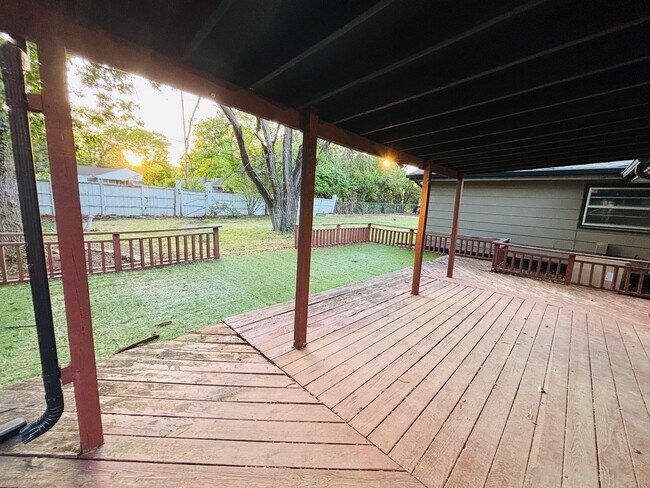 Building Photo - Remodeled 4BR Near Eastborough w/ Finished Basement & HUGE Fenced Yard – $2,000