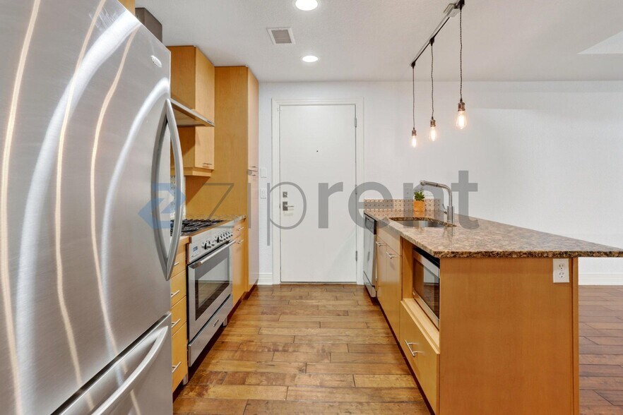 Building Photo - Unit 101