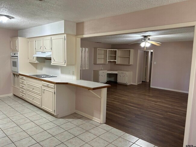 Building Photo - 4615 Edinburgh Dr