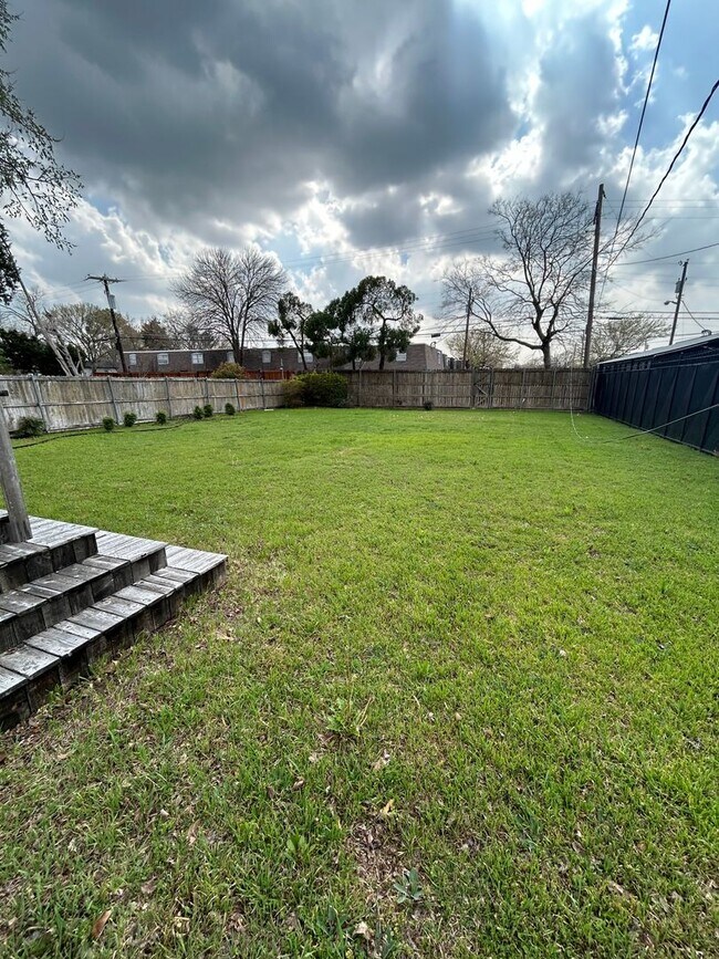 Building Photo - 1255 San Patricio Dr