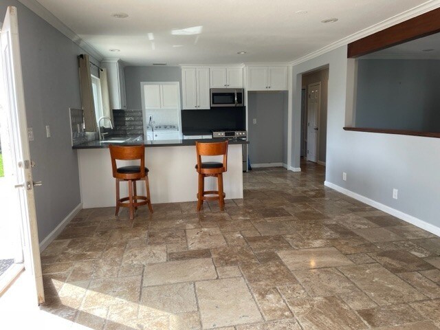 Building Photo - 624 Bella Dr