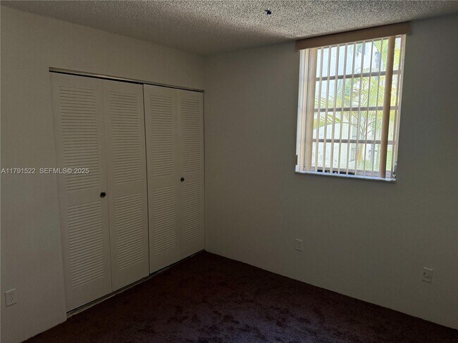 Building Photo - 30 E 39th St