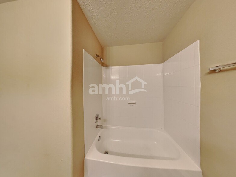 Building Photo - 18107 Shallow Leaf Ln