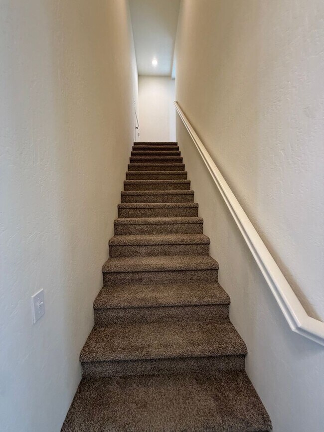 Building Photo - Beautiful Home for rent in Tulare!