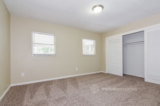 Building Photo - 2554 Lake Ellen Cir