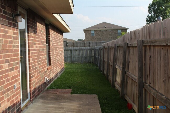 Building Photo - 2706 Alma Dr