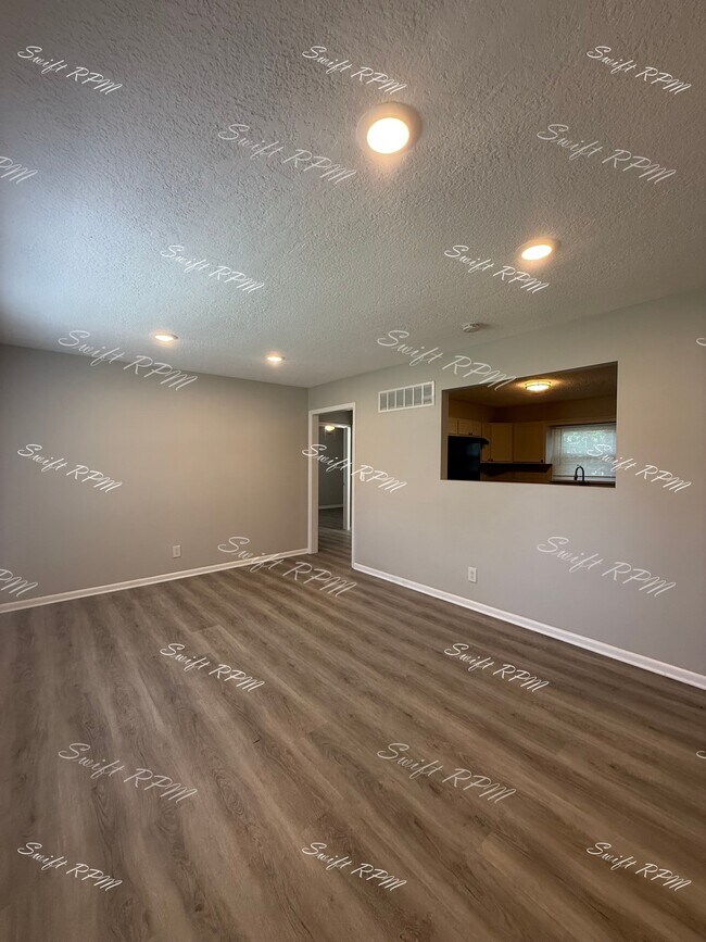 Building Photo - 1206 E Loula St