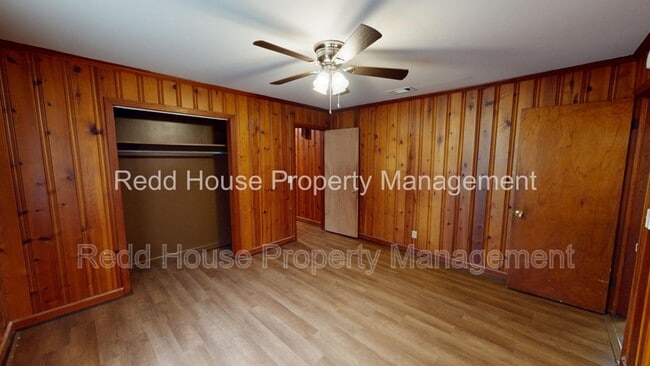 Building Photo - 107 Metcalf St