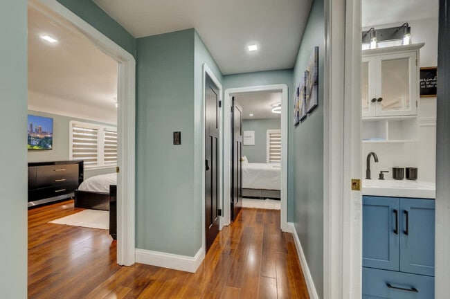 Building Photo - 3855 Grosvenor Rd