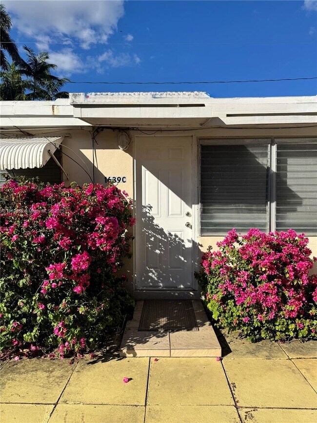 Primary Photo - 1639 Fletcher St