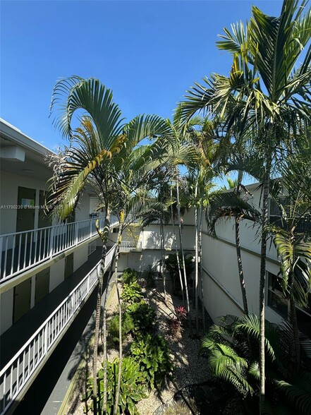 Building Photo - 4215 N University Dr
