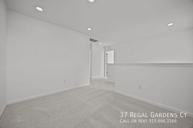 Building Photo - 37 Regal Gdns Ct