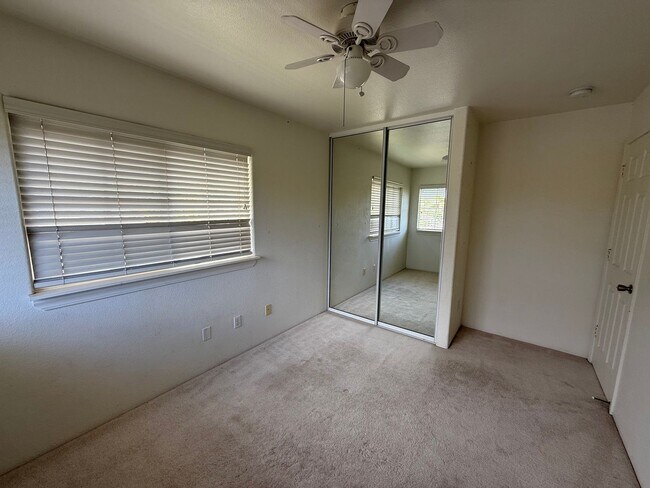 Building Photo - 4 Bedroom / 3 Bath House in The Islands Ga...